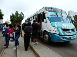 Las primeras unidades del transporte público volvieron a circular desde las 14:00 horas.  /