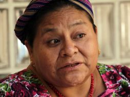 Rigoberta Menchú y otros ocho colegas hacen la petición. ARCHIVO  /