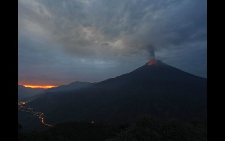 El volcán Tungurahua, en el centro de los andes de Ecuador. ARCHIVO  /