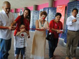 Inauguración de 'El mosaico Internacional de la felicidad'.  /