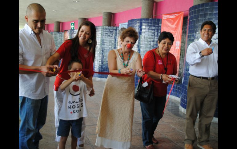 Inauguración de 'El mosaico Internacional de la felicidad'.  /