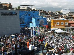 Vista del lugar de la ceremonia en la que se presenta la bandera de las Olimpiadas. EFE  /