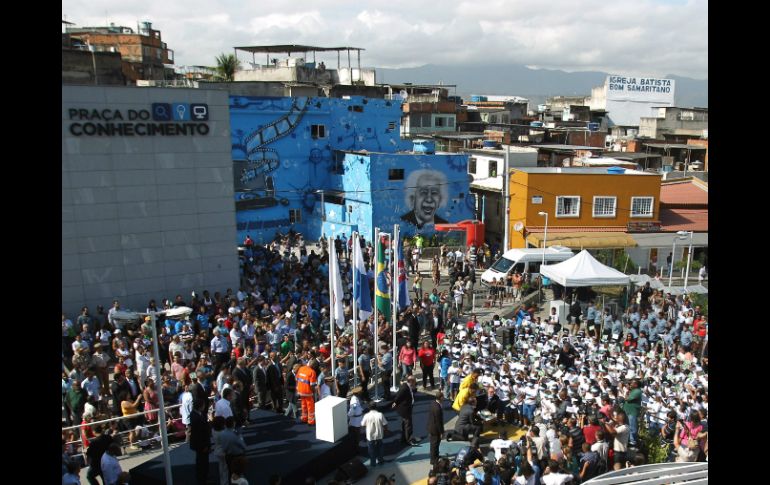 Vista del lugar de la ceremonia en la que se presenta la bandera de las Olimpiadas. EFE  /