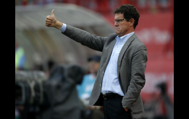 El entrenador de Rusia, Fabio Capello, observó un encuentro apretado entre las dos selecciones. AP  /