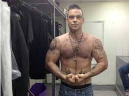 El cantante Robbie Williams busca estar en forma, en vísperas de la llegada de su bebé. ESPECIAL TWITTER  /