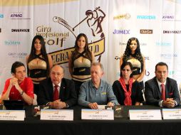 Rueda de prensa del próximo torneo Negra Modelo, evento presidido por Francisco Lavat (c), presidente de Golf Pros & Am.  /