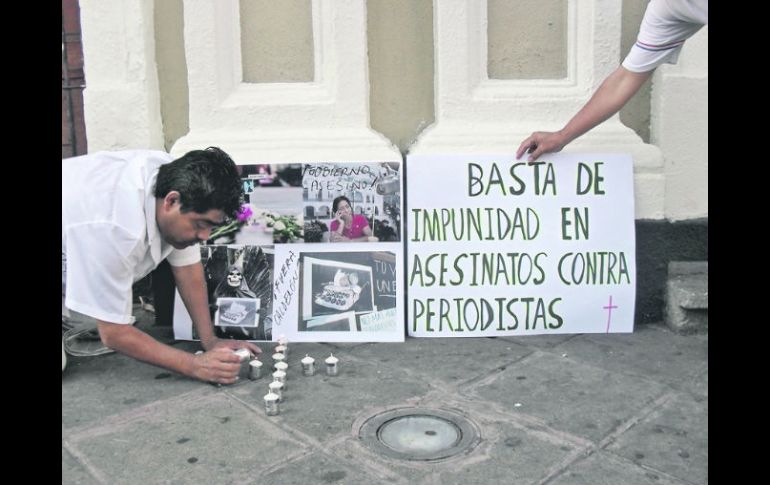 A raíz de los múltiples asesinatos de periodistas en Veracruz, reporteros protestaron en mayo en la Ciudad de México. EL UNIVERSAL  /