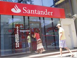 PRESENCIA. En México, Santander tiene activos por $838,000 millones y cuenta con 1,125 sucursales. ARCHIVO EE  /