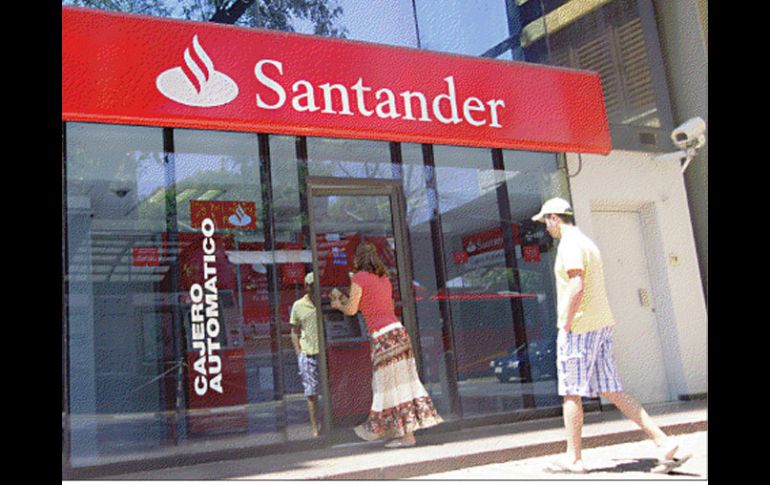 PRESENCIA. En México, Santander tiene activos por $838,000 millones y cuenta con 1,125 sucursales. ARCHIVO EE  /