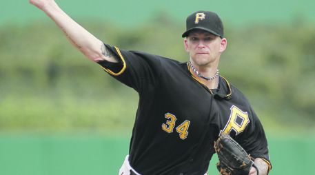 Controlado. A.J. Burnett realiza un lanzamiento, durante el partido en el PNC Park. AP  /