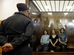 Las tres integrantes de Pussy Riot detenidas han sido sentenciadas a dos años de prisión. AP  /