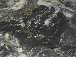 El Centro Nacional de Huracanes monitorea constantemente la tormenta tropical a fin de saber con antelación su posible ruta. AP  /