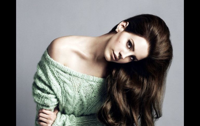 Un suéter en angora, el rostro de Lana del Rey y una campaña con buenos augurios para H&M. EFE  /