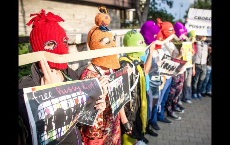 Se desatan protestas contra la decisión de las autoridades de condenar a las tres chicas. AFP  /