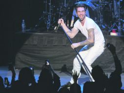 Adam Levine se dejó querer por el público tapatío.  /