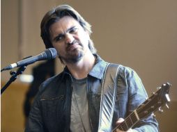 Juanes durante su concierto con la Youth Orchestra Los Angeles. AFP  /