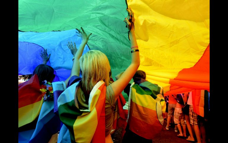 Los colores del arcoiris inundaron la ciudad de Praga con motivo del Segundo Festival del Orgullo LGBT. EFE  /