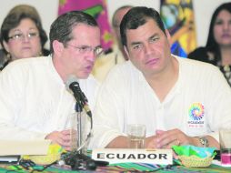 Rafael Correa, participa junto al canciller ecuatoriano en la reunión con los representantes de la Alba. EFE  /