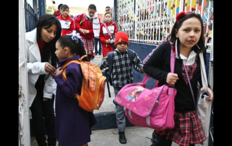 Se espera que alrededor de un millón 700 mil alumnos retornen a clases este lunes en la capital. ARCHIVO  /