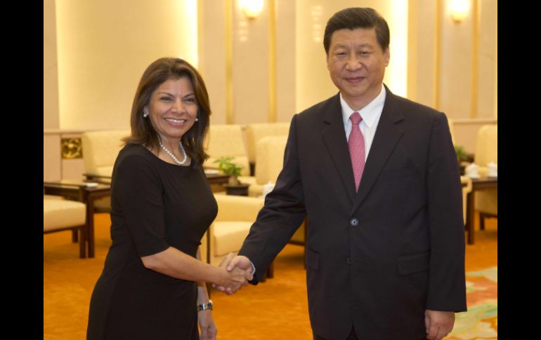 La presidente de Costa Rica, Laura Chinchilla con el Vicepresidnete chino, Xi Jinping. AP  /