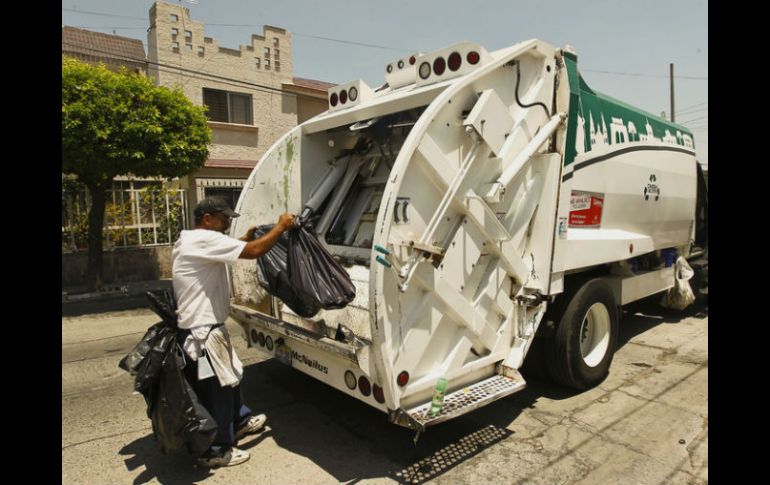 En Jalisco se tiran siete mil toneladas de basura diarias, de los cuales se podría reciclar hasta el 35%. ARCHIVO  /