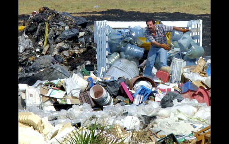 Para el experto, los rellenos son como la metáfora de esconder la basura bajo una alfombra. ARCHIVO  /