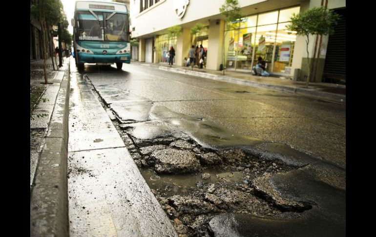 Para reportar baches los ciudadanos pueden llamar al 070.  /