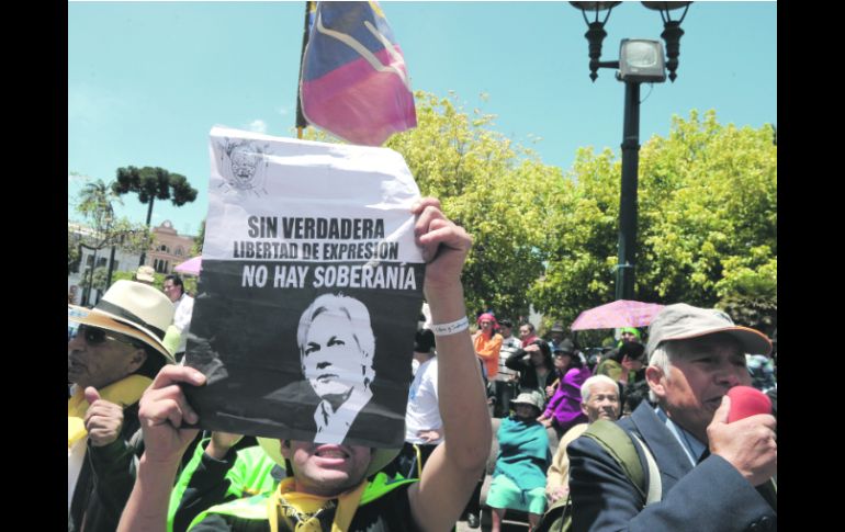 Ayer en Quito hubo una manifestación de apoyo a Julian Assange. AFP  /