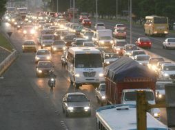 Sobre varios puntos de Periférico Sur se registra intensa carga de automotores. ARCHIVO  /