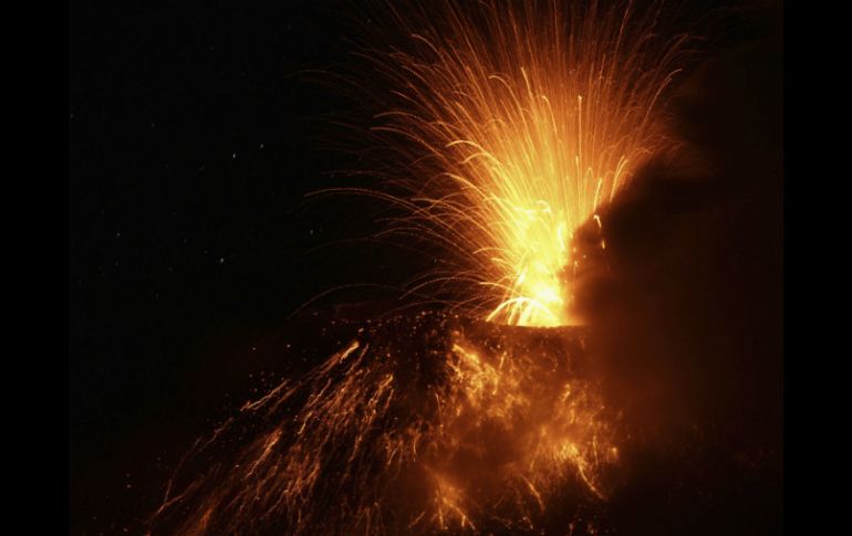 El volcán Tungurahua continúa con su actividad caracterizada por explosiones, que están acompañadas de temblor constante. REUTERS  /