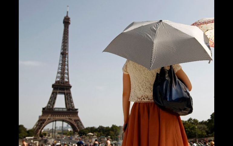 Como vitrina de París, la Torre Eifel recibe a más de siete millones de visitantes por año. REUTERS  /