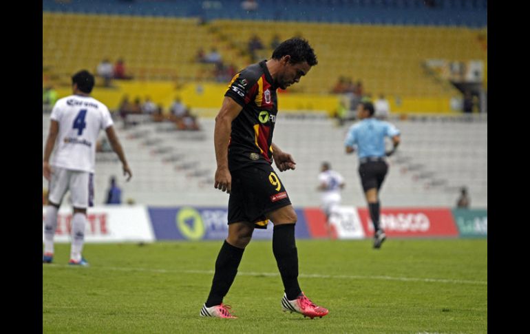 Renato Rivera, de los Leones Negros, no pudo hacerse presente en el marcador.  /