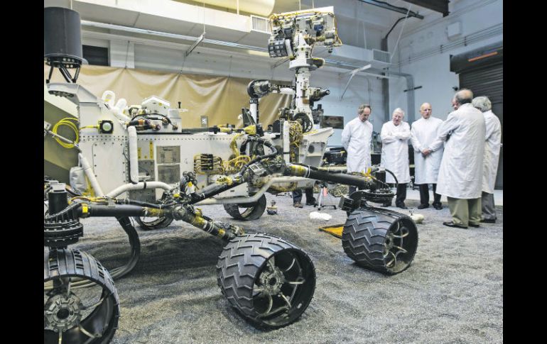 En el Laboratorio de Propulsión a Chorro de California, los investigadores de la NASA tienen una réplica del Curiosity. A  /