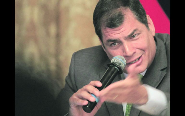 Rafael Correa, presidente de Ecuador, ha amenazado con romper relaciones con Reino Unido si la embajada en Londres es invadida. AP  /