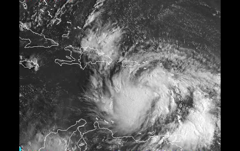 El Servicio Meteorológico Nacional emitió un aviso de huracán y una advertencia de tormenta tropical. REUTERS.  /