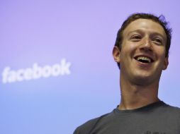 Facebook, propiedad de Mark Zuckerberg, tuvo un accidentado estreno en el mercado de valores en mayo pasado. ARCHIVO  /