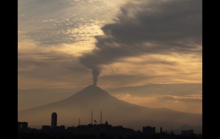 La Cenapred se mantiene alerta ante cualquier incremento en la actividad del volcán. ARCHIVO  /