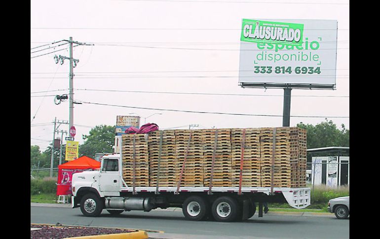 Imagen de uno de los anuncios clausurados por el Ayuntamiento de Tlaquepaque. ESPECIAL  /