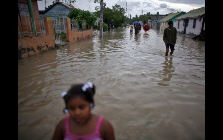 Las calles haitianas se encuentran bajo el agua, no hay energía eléctrica y las vías de comunicación están afectadas. AP  /