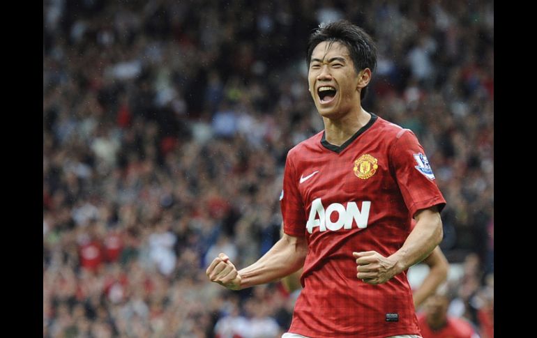 El jugador del ManU, Shinji Kagawa, celebra su gol marcado en el duelo ante el Fulham. EFE  /