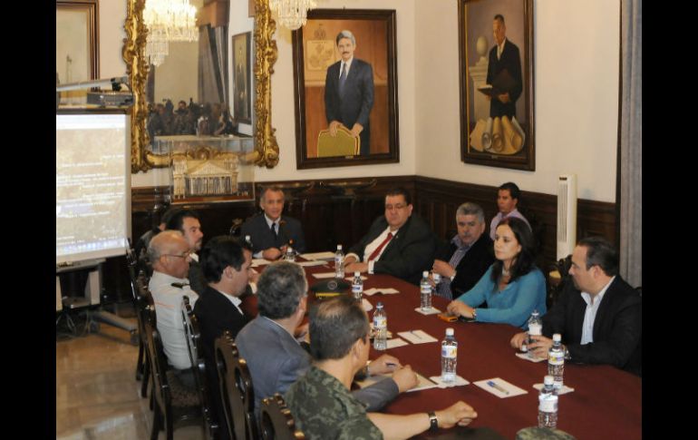 Reunión con el gabinete de seguridad del Estado en Palacio de Gobierno.  /