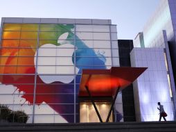 El logo de Apple en la fachada del Centro de Artes de Yerbabuena, California. AFP  /