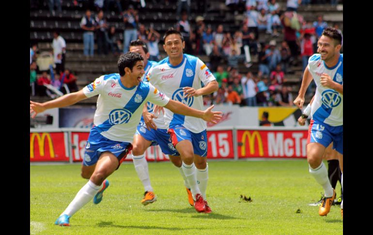 Diego de Buen (izq) fue el autor del gol de la victoria del Puebla. MEXSPORT  /