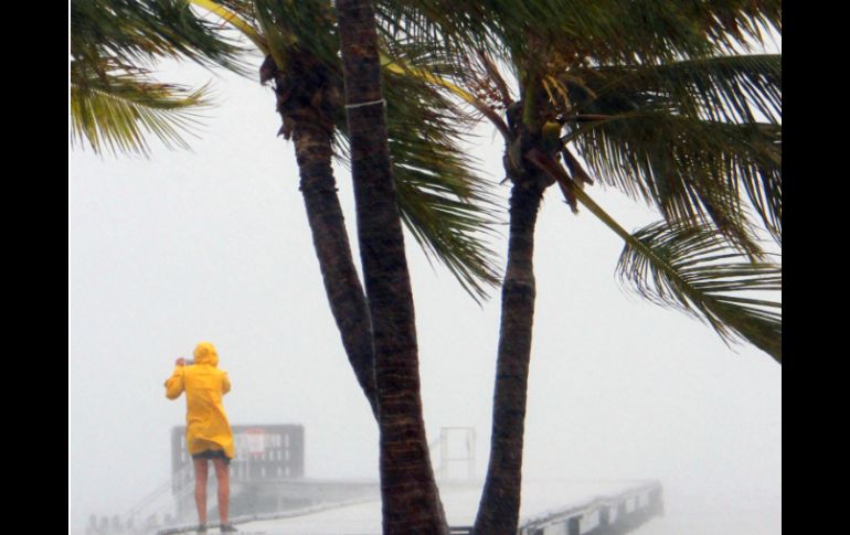 La alerta de huracán fue sustituida por una advertencia de tormenta tropical para los Cayos de Florida. AP  /