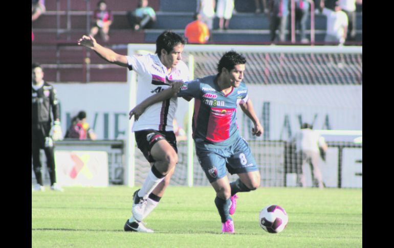 El volante paraguayo del Atlante, Osvaldo Martínez, anotó el gol de la victoria para los Potros de Hierro del Atlante. STRAFFON IMAGES  /