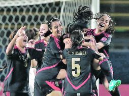 Festejo. Las integrantes del Tri femenil celebran una de sus anotaciones, ayer a Nueva Zelanda. CORTESÍA FEMEXFUT  /