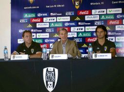 De izquierda a derecha, Álex Aguinaga, Enrique Borja y Mario Hernandez durante la presentación. EL UNIVERSAL  /