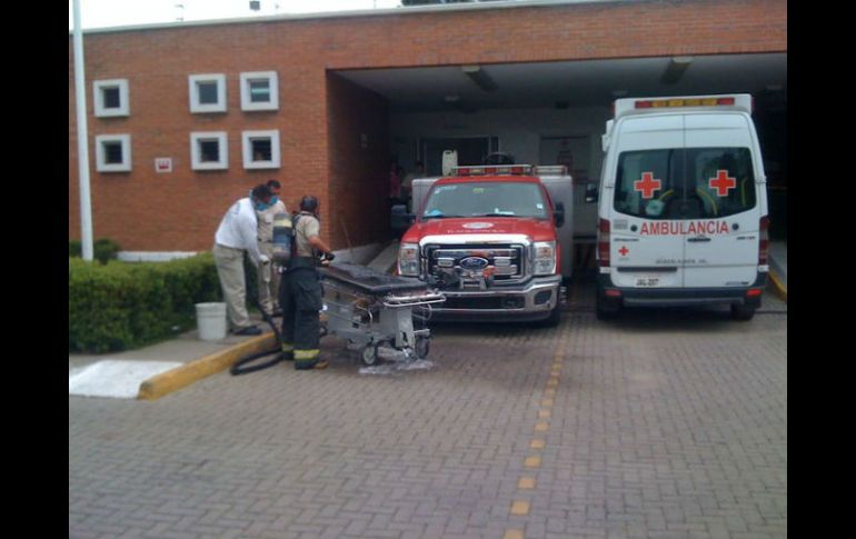 Personal de la Dirección de Protección Civil y Bomberos del municipio arribó al sitio y saneó la zona.  /