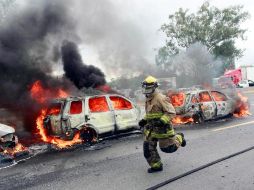 Autoridades de Colima afirman que los incidentes no fueron ‘narcobloqueos’, sino incendios. ARCHIVO  /