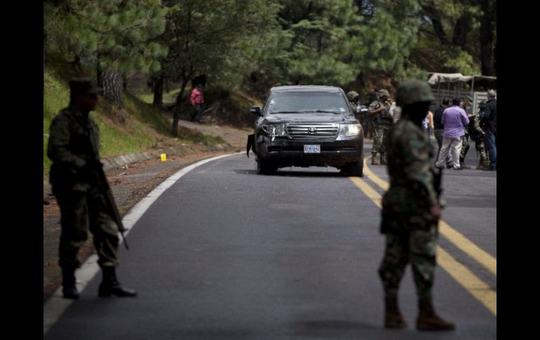 La camioneta en la que viajaban fue blanco de ráfagas de armas de fuego en la carretera México-Cuernavaca. ARCHIVO  /